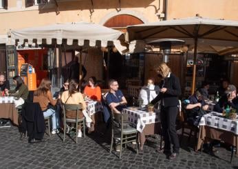 Formia, coppia finge malore per non pagare il conto al ristorante: denunciati