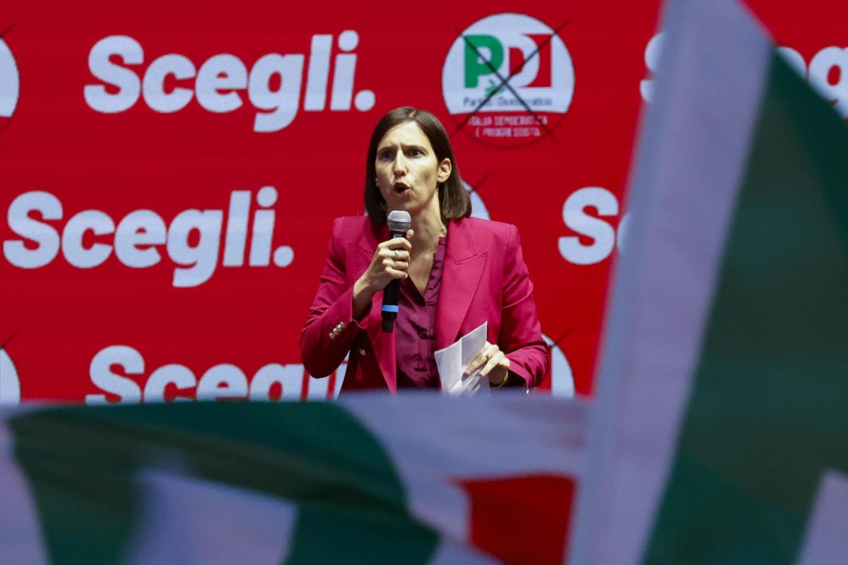 Pd, Elly Schlein ha preso la tessera: “Sono molto emozionata”