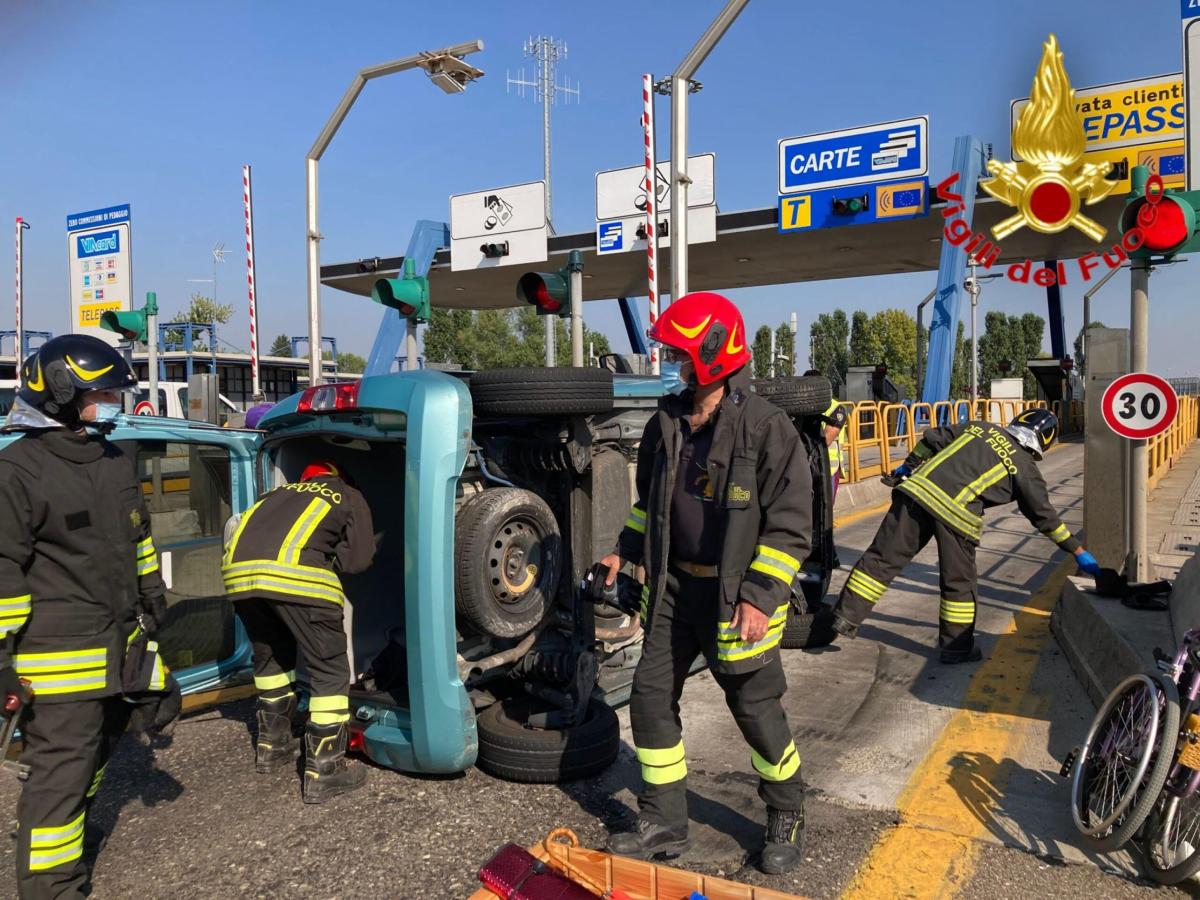 Milano, incidente sull’A4: auto tamponata al casello, morte due donne