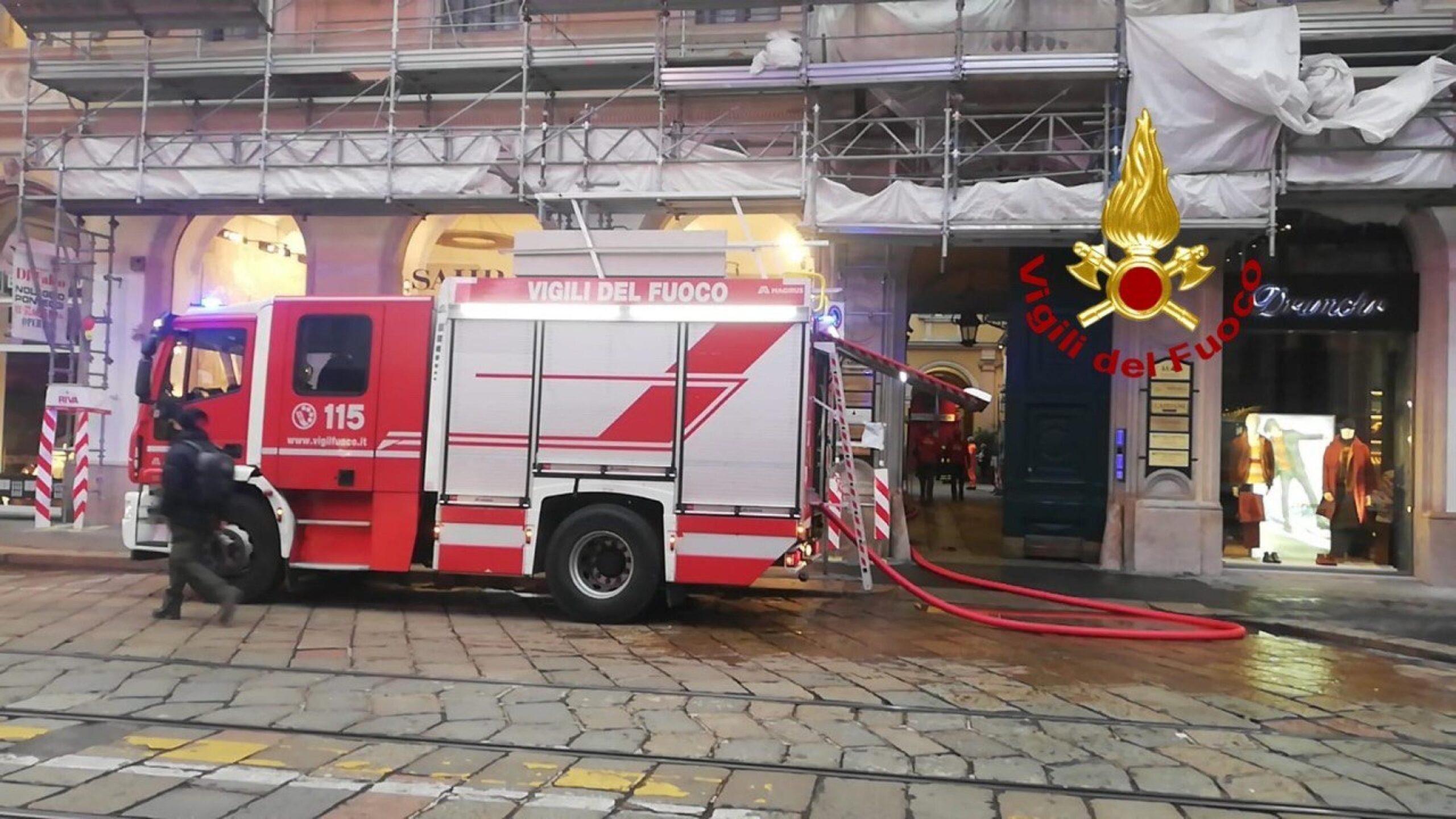 Incendio in un appartamento nel centro di Milano, un’anziana disabile muore carbonizzata tra le fiamme