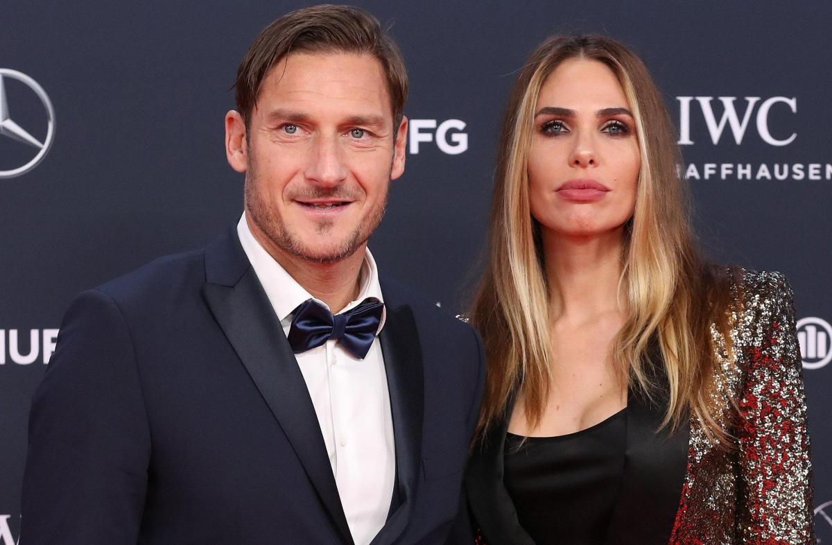 Chanel Totti alla guida della sua minicar senza cintura: le polemiche sui social