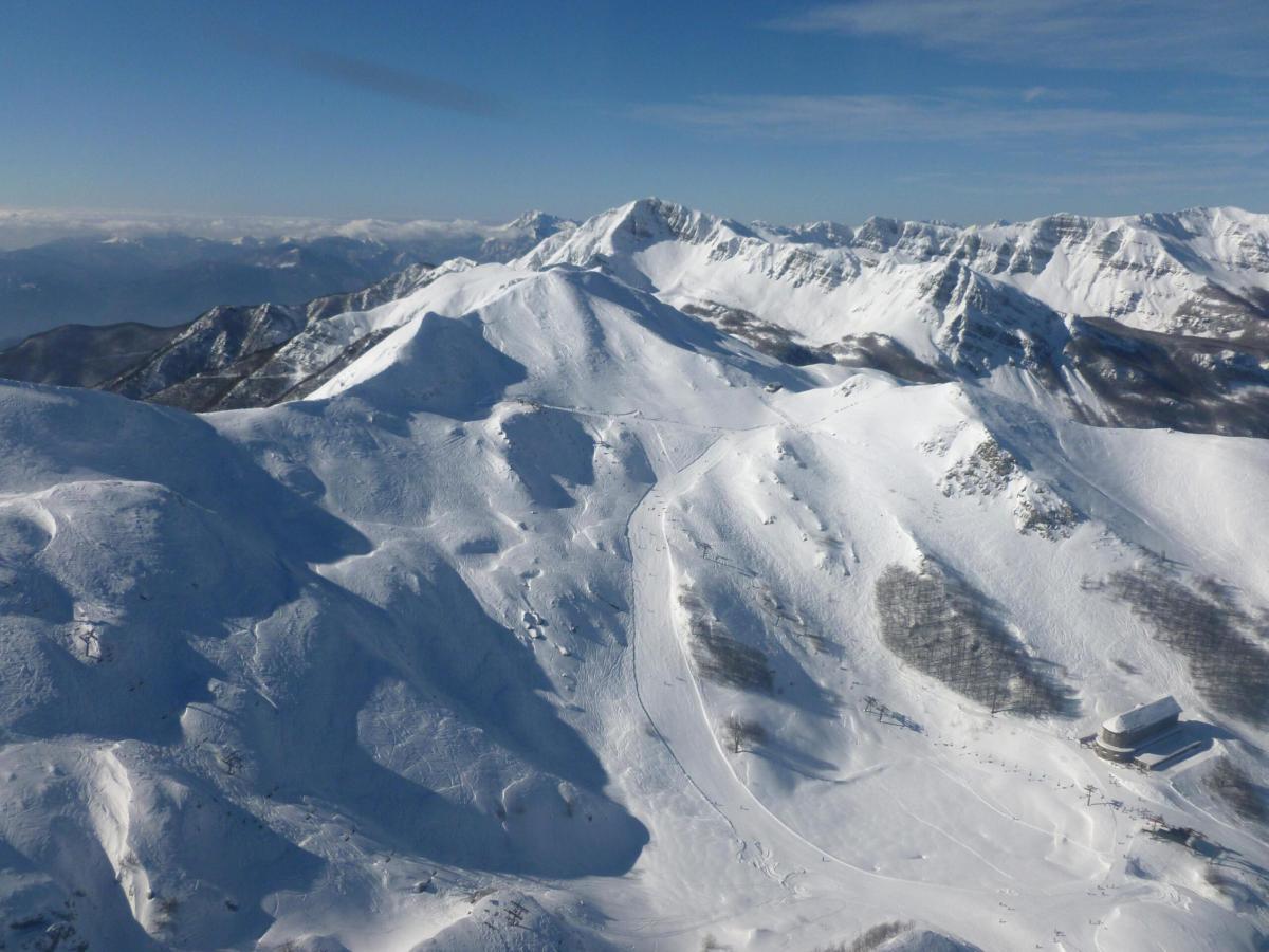 Grave incidente sulle Alpi Apuane, precipitano due escursionisti: m…