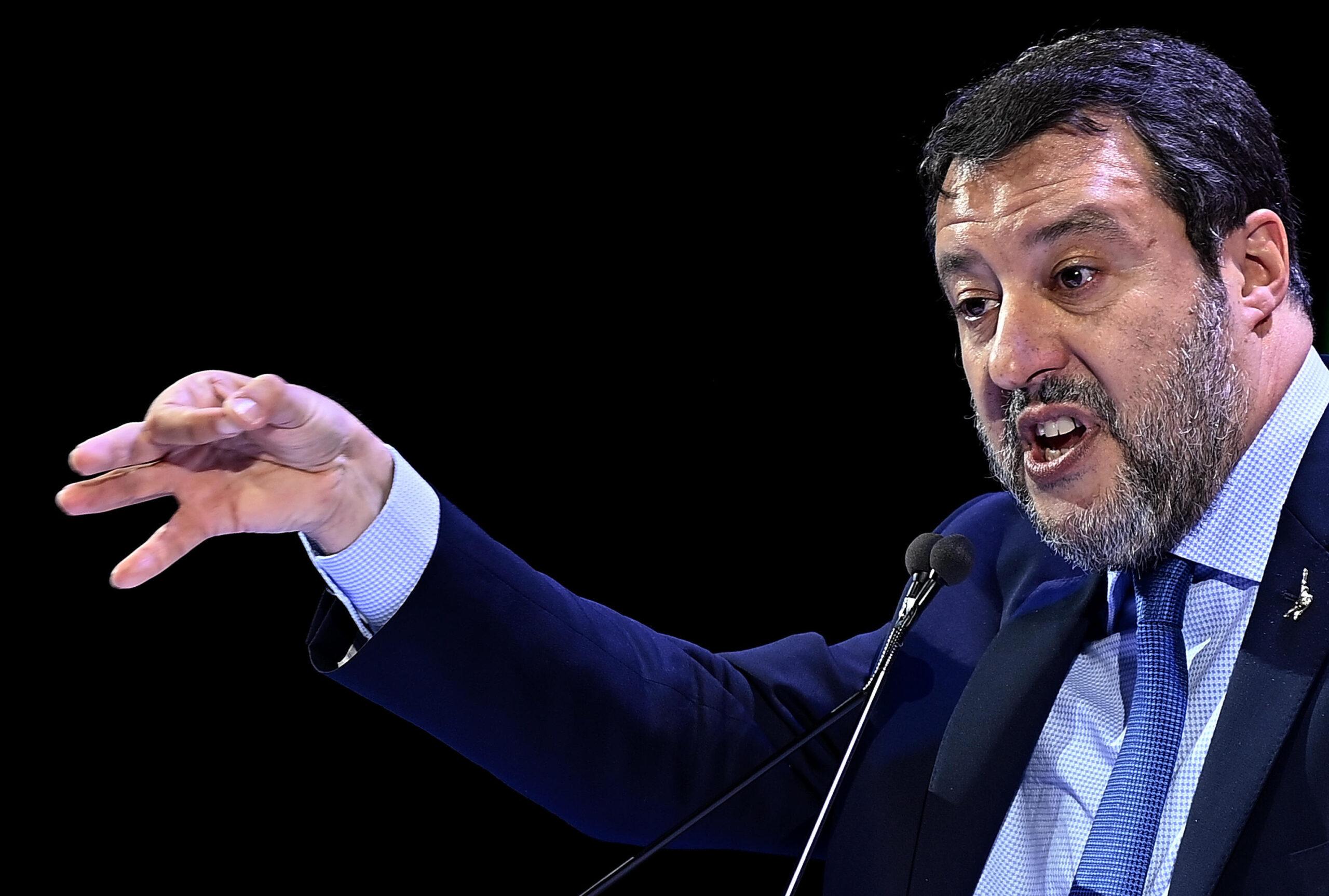 Salvini a Fazio “Belli ciao”. I commenti in risposta su Twitter