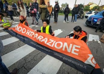 Milano, Ultima Generazione blocca il traffico in viale Lucania: scontri con gli automobilisti