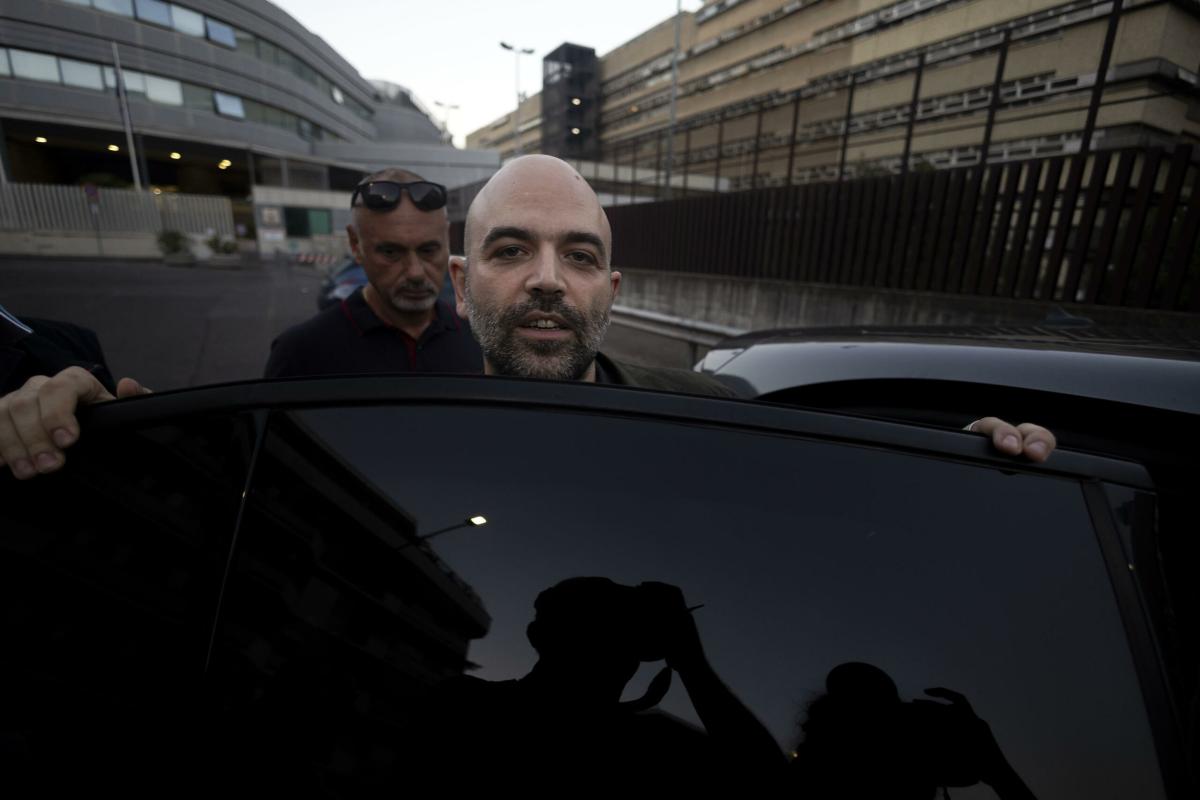 Processo a Saviano, lo scrittore attacca Salvini: “E’ scappato come…