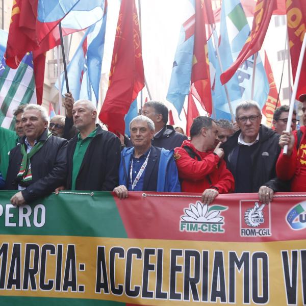 Sciopero Stellantis, leader della sinistra in piazza “Dov’è il Governo? Si rischia disastro industriale e sociale. Meloni convochi Elkann” |VIDEO