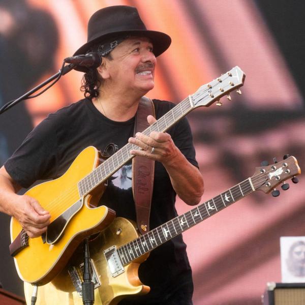 Carlos Santana news: il chitarrista messicano è svenuto durante un concerto