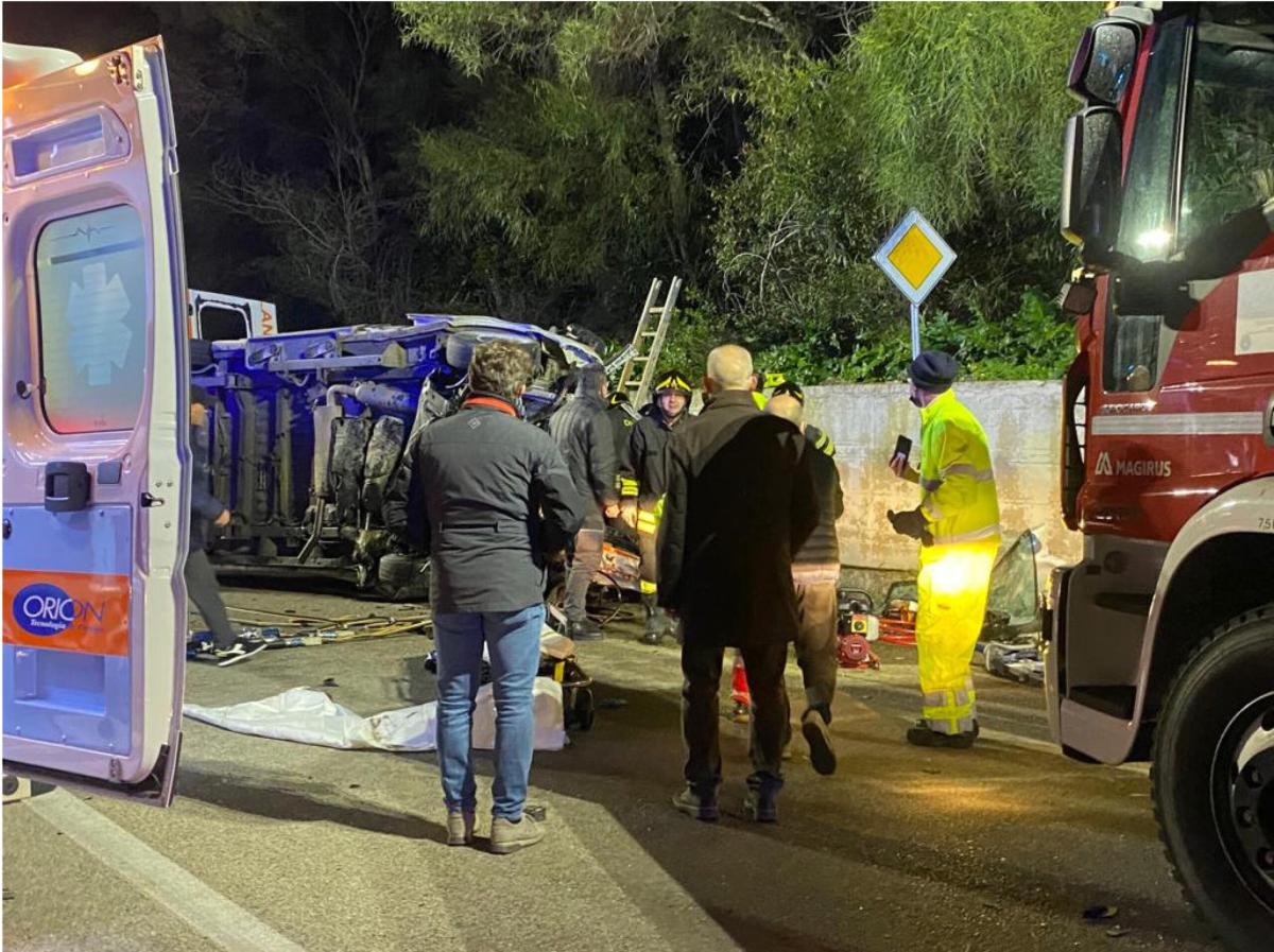 Tragico incidente sulla statale 626 Caltanissetta-Gela: scontro tra furgone e auto, due morti e diversi feriti