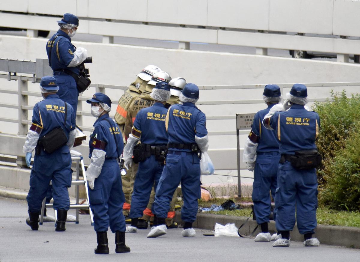 Tokyo, uomo si dà fuoco per protesta davanti alla residenza del pri…