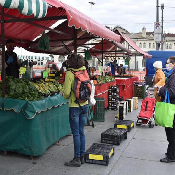 Stipendi, insieme agli aumenti da 200 a 435 euro, in arrivo anche l’orario ridotto fino a 24 giorni all’anno: ecco per quali lavoratori