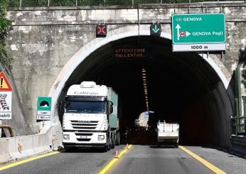 Imperia, incidente sull’A10: un tir prende fuoco, autostrada chiusa