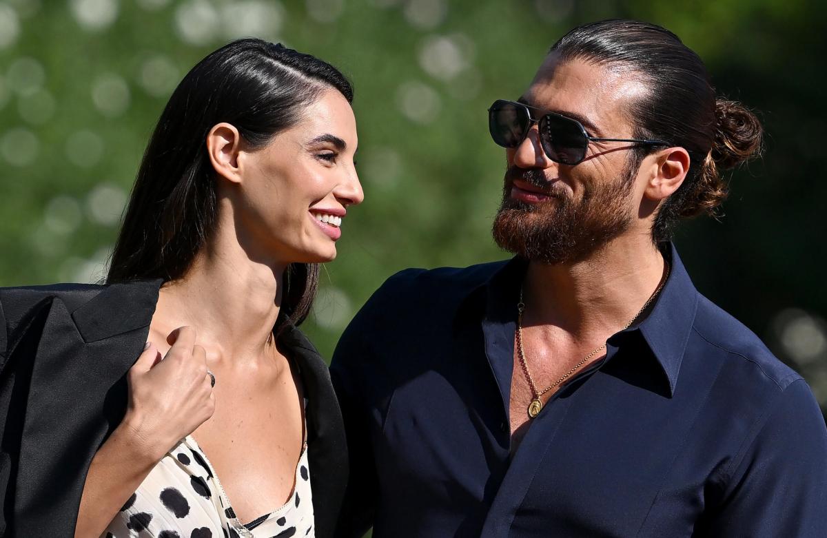 Can Yaman e Francesca Chillemi sempre più vicini, la foto del bacio…