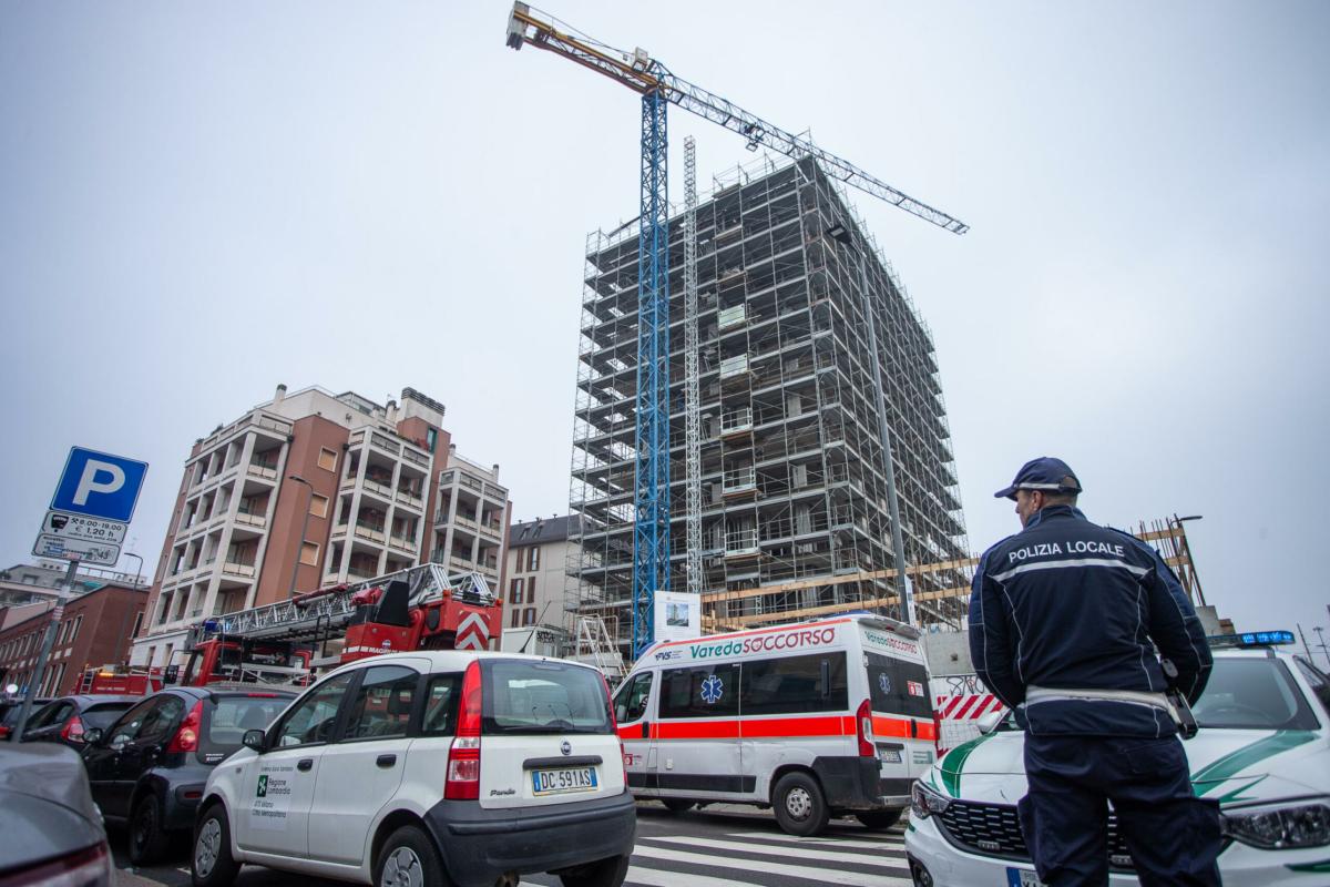 Ancora, morto un operaio di 55 anni: è caduto dal tetto di una ditta di Jesi