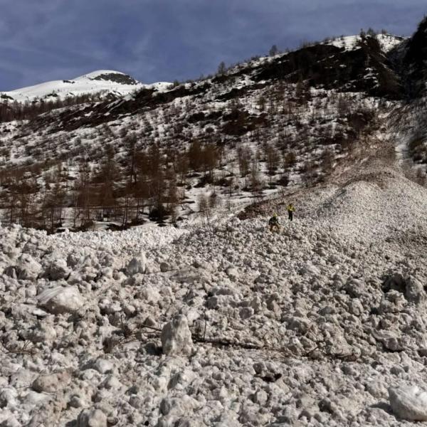 Chi era Matteo Fornaciari, il ragazzo di 26 anni morto sotto una valanga di neve davanti agli occhi degli amici in Valtellina