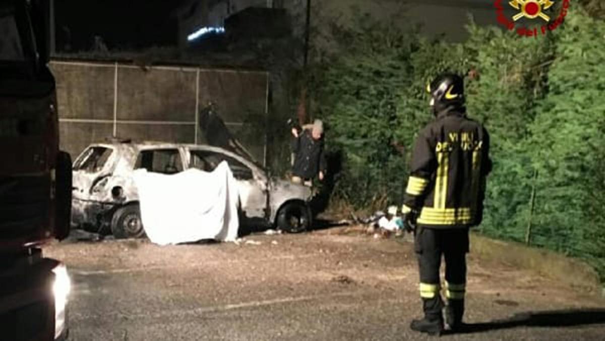 Verona, un’auto si schianta contro un albero e va a fuoco: morta una donna, il marito è ferito gravemente