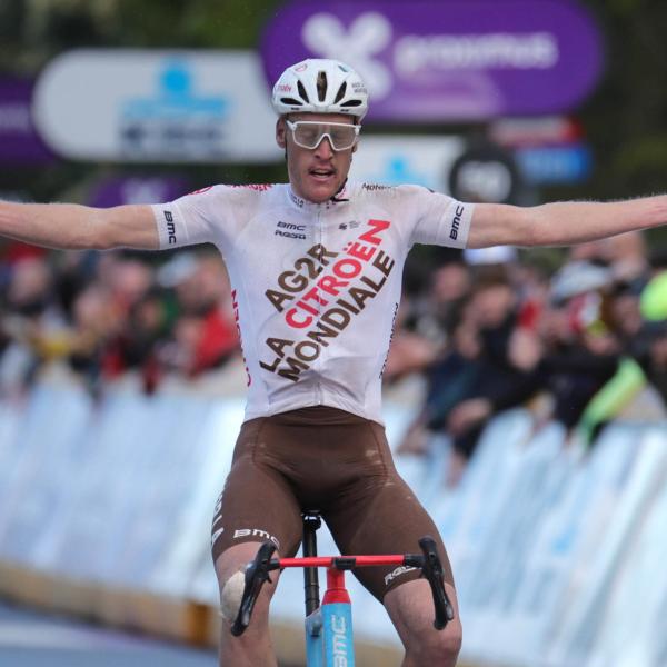 Ciclismo, Bodon dopo la vittoria del Giro del Veneto: “Amo questi sprint. Squadra perfetta”