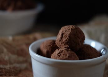 Come fare in casa il gelato tartufo nero, dolce perfetto per l’estate