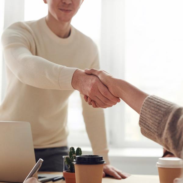 Lavoro dopo la laurea: retribuzioni basse e all’estero si guadagna sempre di più