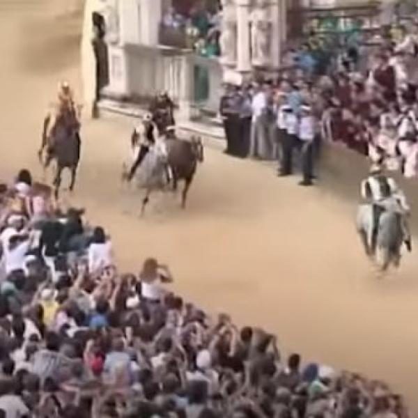 Quando si corre il Palio di Siena ad agosto 2023? Data, orario, programma, contrade e dove vederlo in diretta tv e in streaming