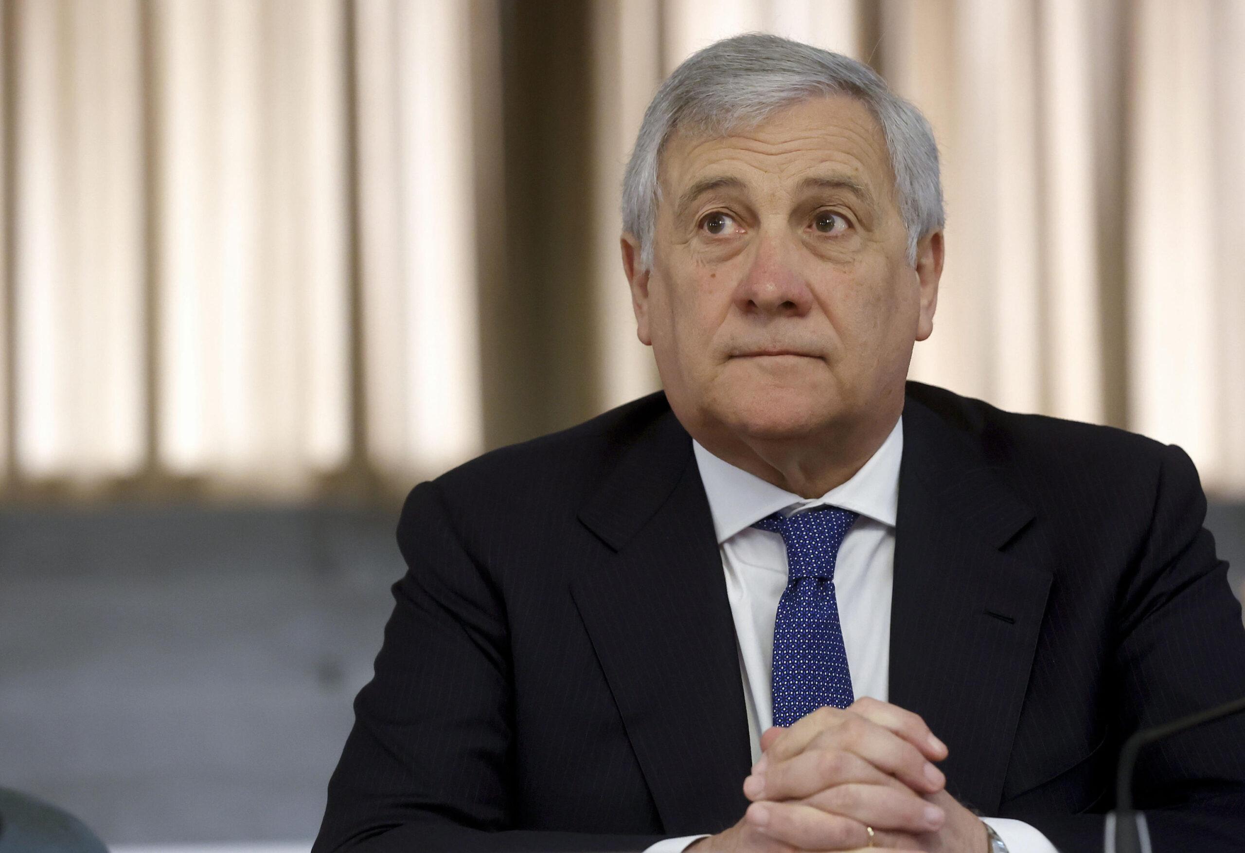 Scontri in Kosovo, Tajani rassicura sui militari italiani feriti: “Non sono gravi”