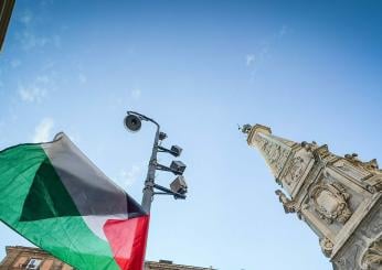 Napoli, la polizia carica i manifestanti al presidio pro Palestina sotto la sede della Rai | VIDEO E FOTO