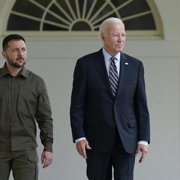 Zelensky alla Casa Bianca, Biden lo rassicura: “Il mondo resterà al fianco dell’Ucraina”