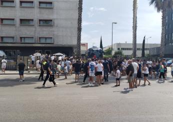 Juventus, il pullman dei bianconeri arriva a Pescara per l’amichevole contro il Brest | VIDEO