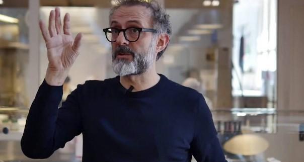 Chi è Massimo Bottura? Età, moglie, figli e quante stelle ha lo chef