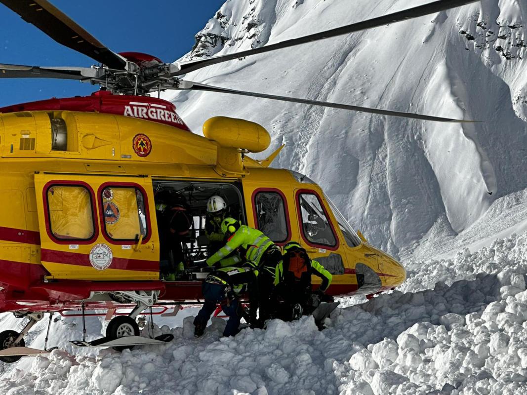 Tragedia in Francia, una valanga travolge diverse persone: 4 morti e diversi feriti sulle Alpi