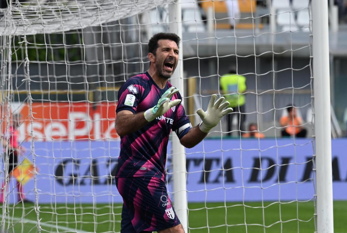 Buffon si ritira dal calcio: ex compagni, avversari e club, ecco le…