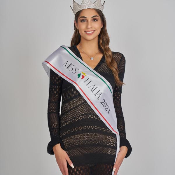 Miss Italia 2024 è Ofelia Passaponti: “Mi piacerebbe lavorare in tv come presentatrice, o fare cinema”