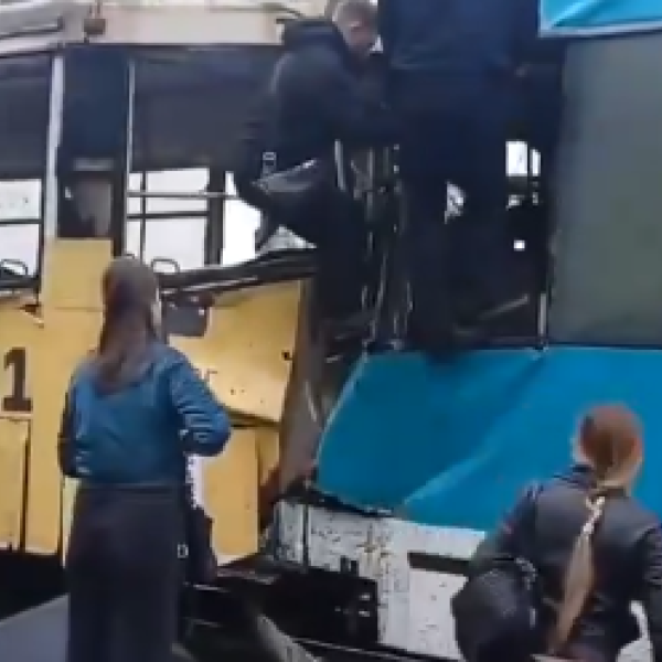 Tragedia in Russia, fatale scontro fra due tram a Kemerovo: oltre 90 feriti e un morto | VIDEO