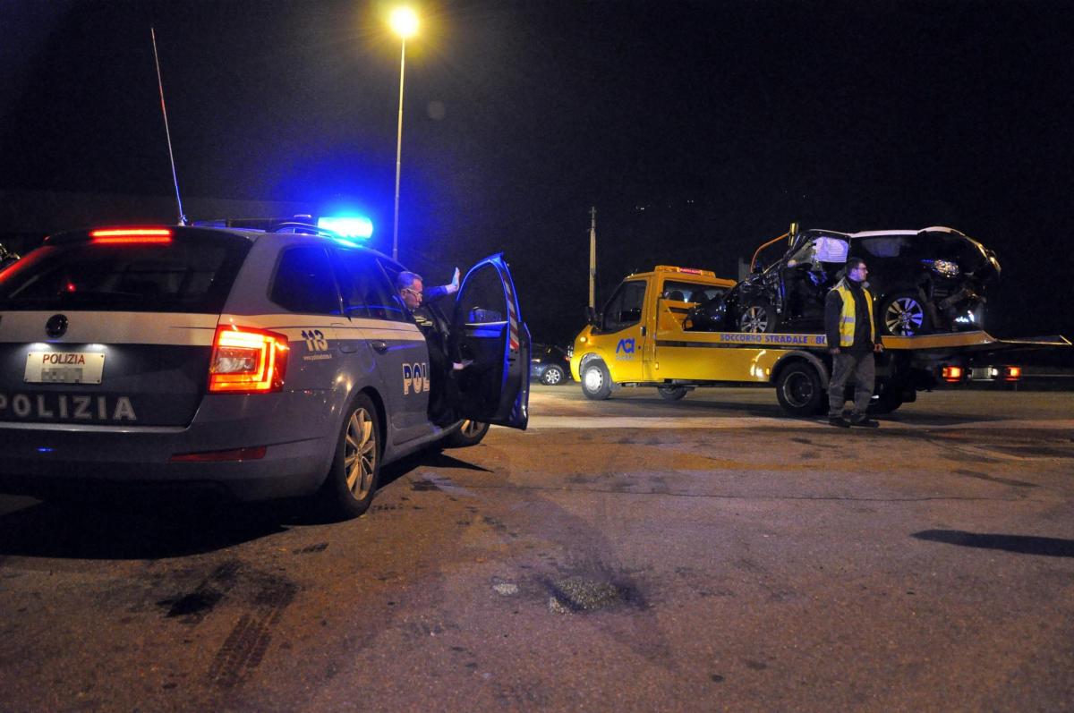 Incidente a Torino: scontro tra due automobili, vittima una donna d…