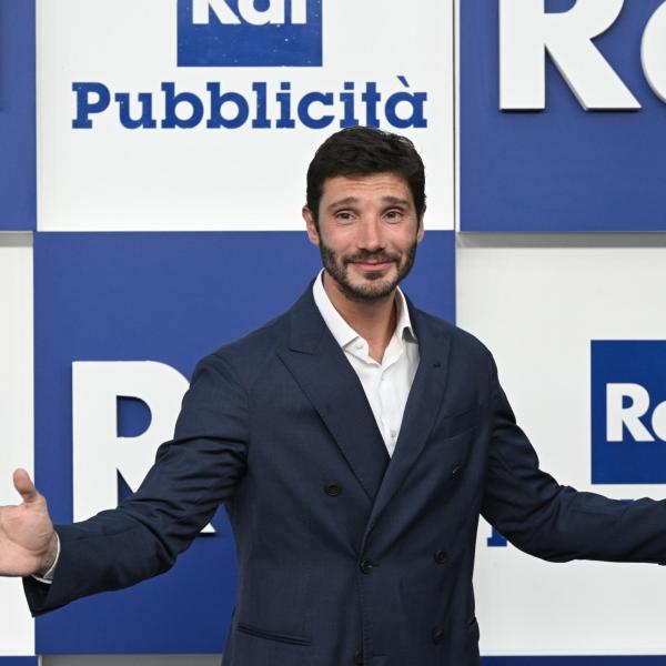 Stefano De Martino, i gossip con Belen provocano tensione in Rai: “Comportamenti che fanno storcere il naso”