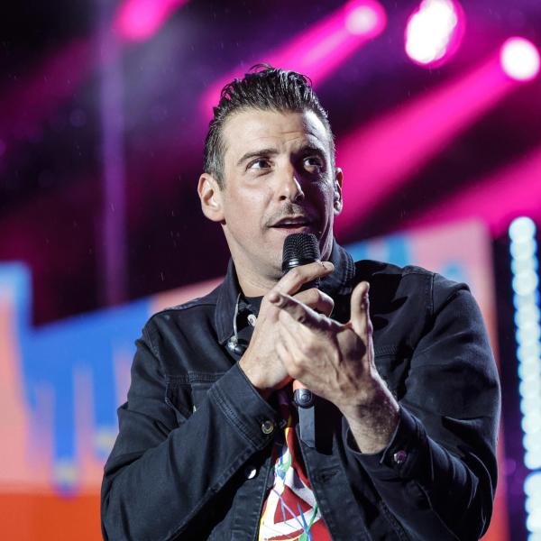 Francesco Gabbani annuncia due nuove date per il tour del 2025: il cantautore toscano nei palazzetti per celebrare i 10 anni di carriera