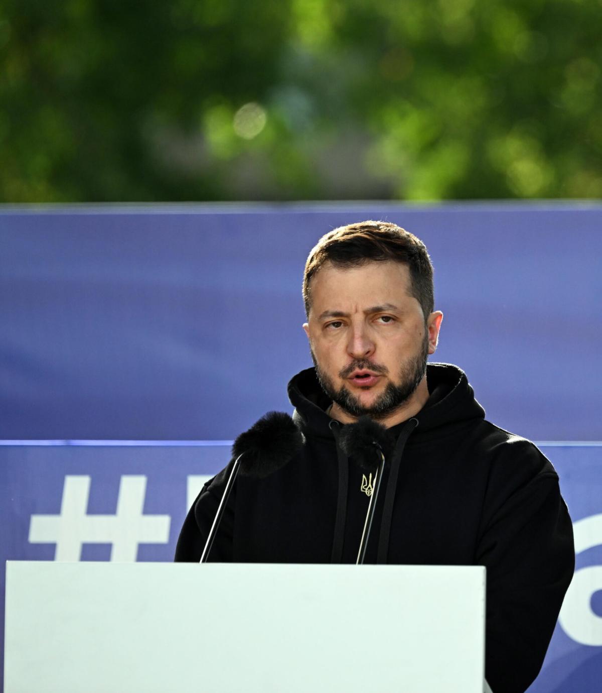 Ucraina, la Nato gela Kiev: “Adesione non ora”. Ira di Zelensky. C’…