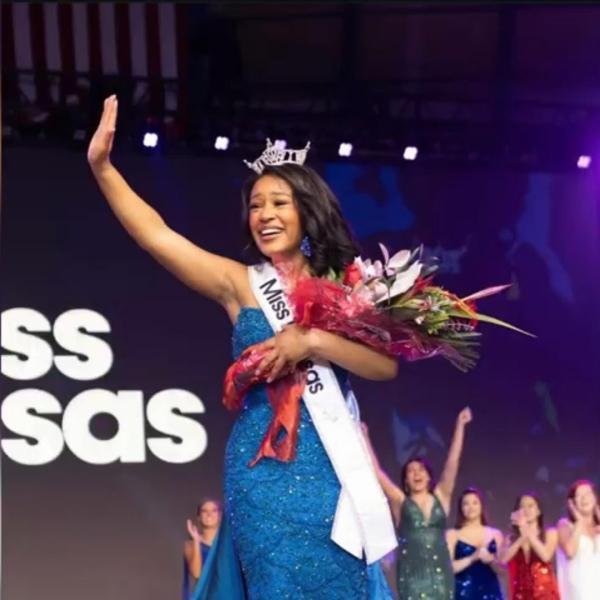 Chi è Alexis Smith: età, lavoro e discorso della nuova Miss Kansas vittima di abusi