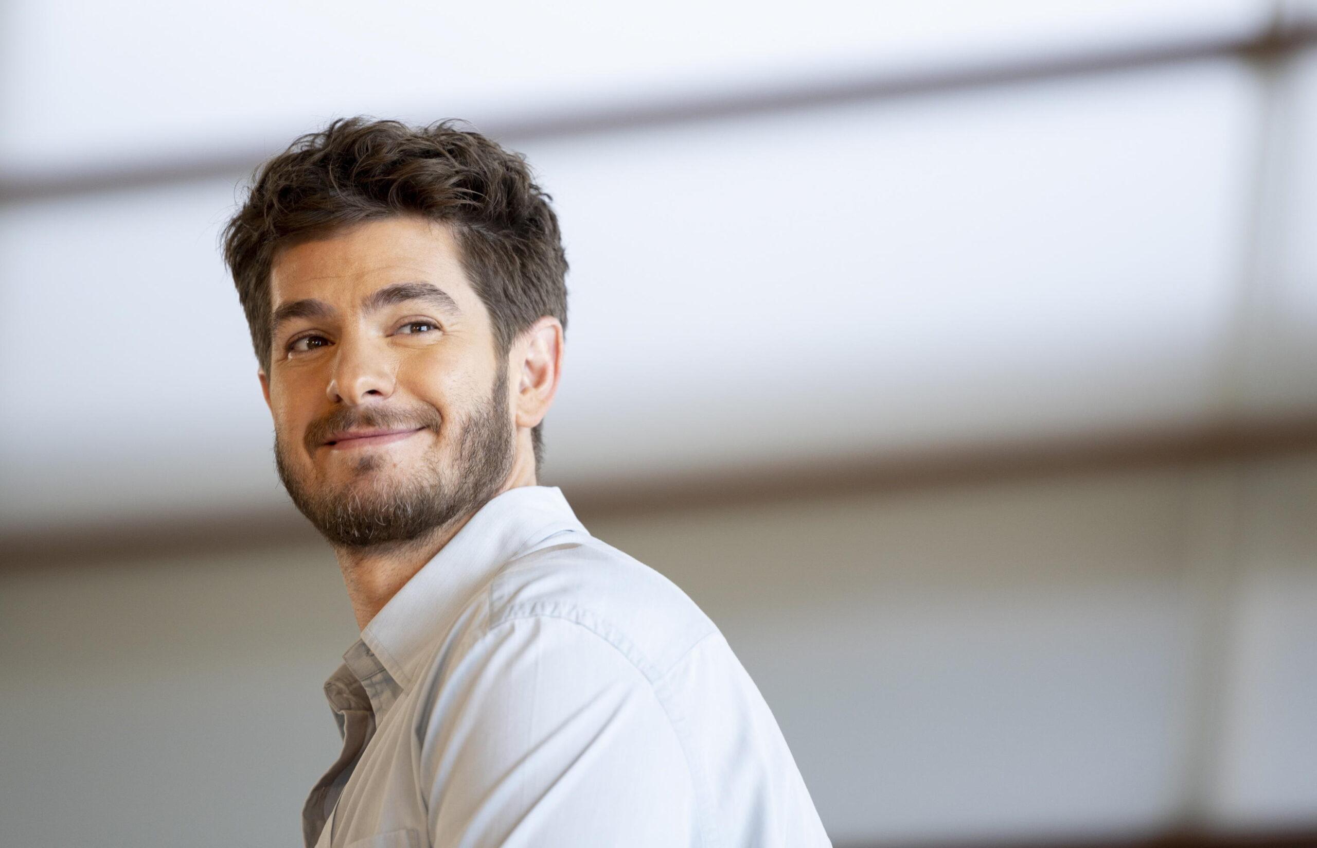 Andrew Garfield, il fascino da bravo ragazzo fa strage di cuori: tutti gli amori dell’attore di “Spiderman”