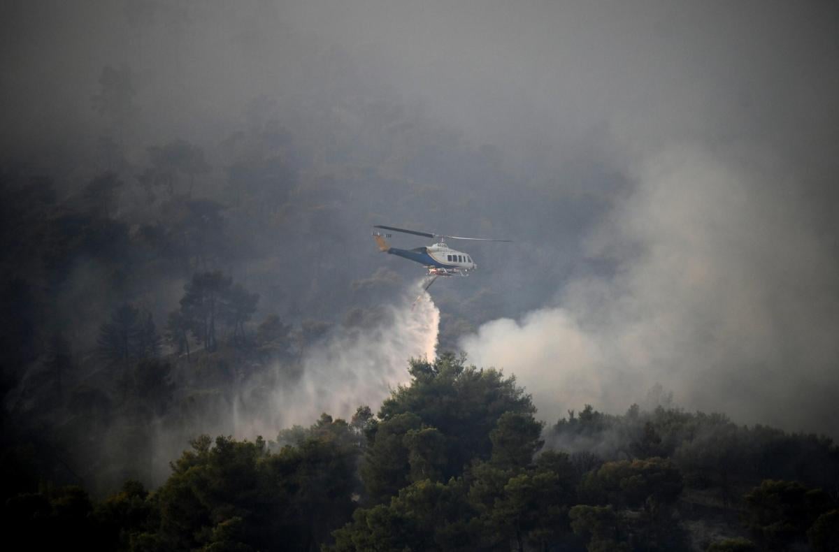 Incendi in Grecia, precipitato aereo dei soccorsi: cercava di spegn…