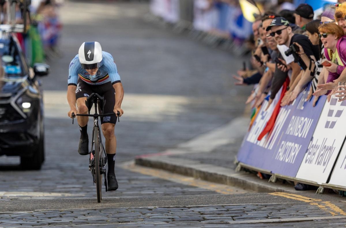 Vuelta a España, Caruso su Evenepoel: “Come stare dietro a uno scoo…