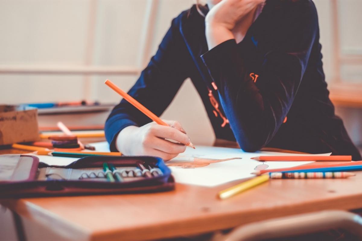 Oristano, tornata a scuola la maestra sospesa per le preghiere in c…