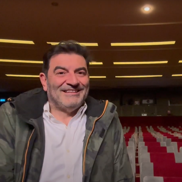 Max Giusti, il De Rossi allenatore piace allo showman: “Ha uno stile moderno e romantico”. E sul debutto di “Bollicine”: “Emozionato come in una finale di Champions”| VIDEO