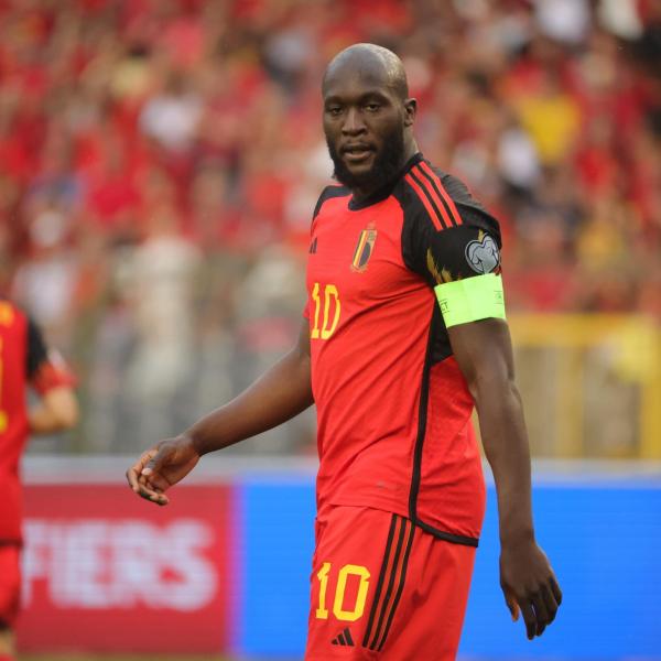 Belgio-Azerbaijan, parte l’inno sbagliato: Lukaku lo fa ripetere