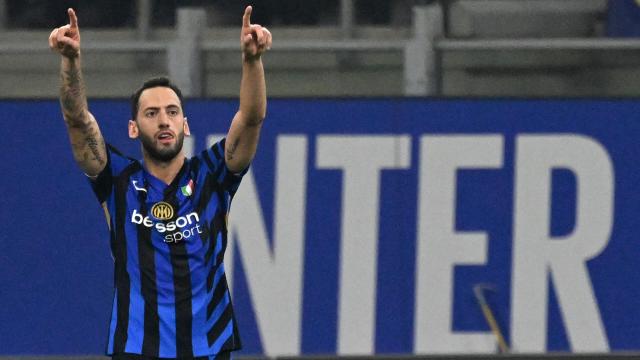 Calhanoglu, colpito dall’ennesimo infortunio stagionale, tiene tutta l’Inter in apprensione