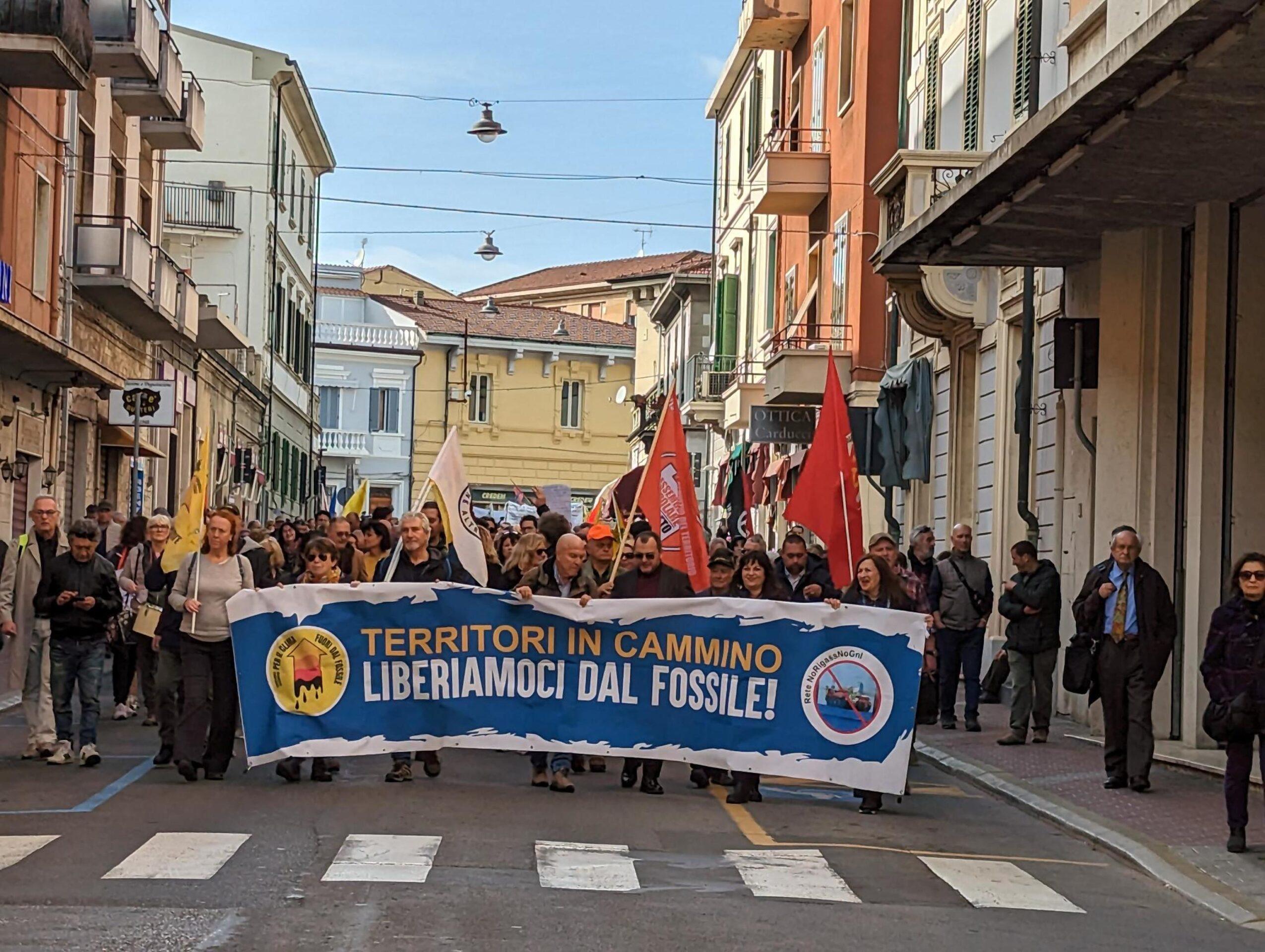 Rigassificatore Piombino, 1500 in piazza. Contestato il sindaco Ferrari