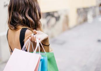 Shopping compulsivo: significato, cause e rimedi anche durante le feste natalizie