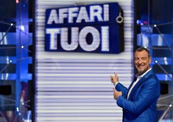 Chi è Pasquale Romano, il “dottore” di affari tuoi? Età, dov’è nato, moglie e carriera dell’autore tv