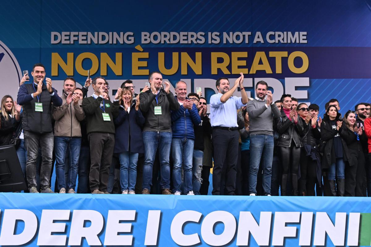 Processo Open Arms, Lega in piazza a Palermo per Salvini. Rixi: “Il tema è la necessità di controllo delle frontiere” |VIDEO