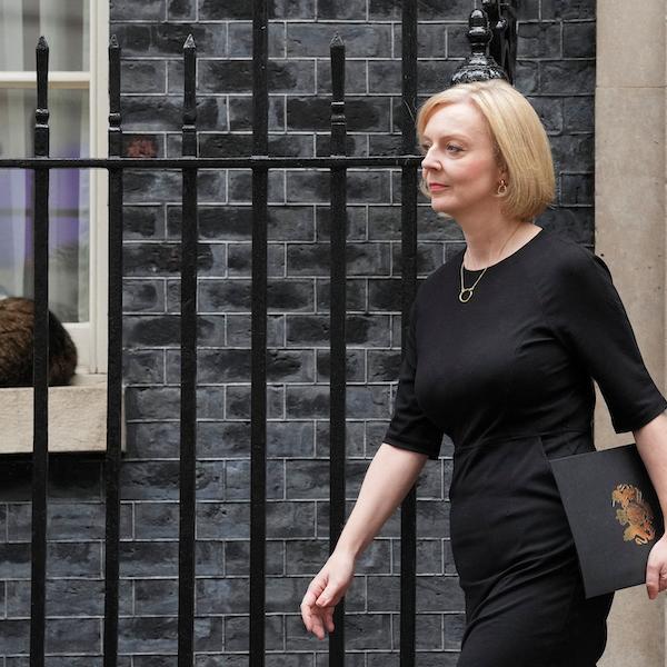 Liz Truss taglia le tasse ai più ricchi: il nuovo pacchetto fiscale…