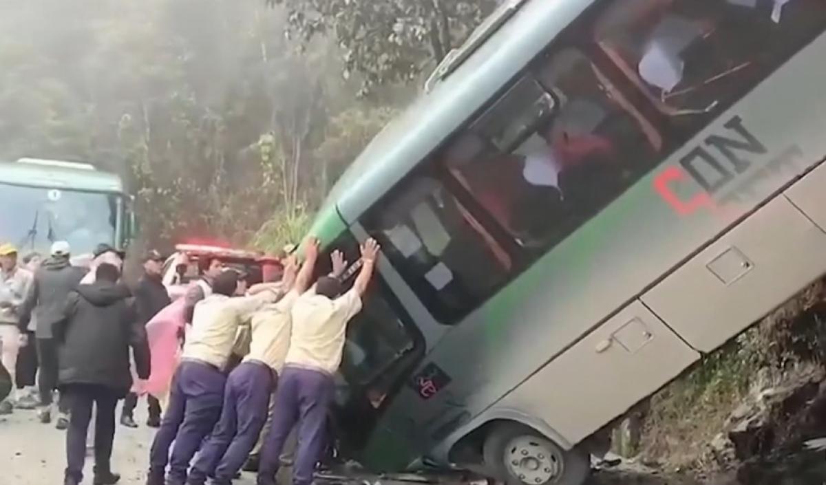 Perù, incidente autobus vicino a Machu Picchu: 31 feriti di cui 13 italiani. Cosa sappiamo | VIDEO